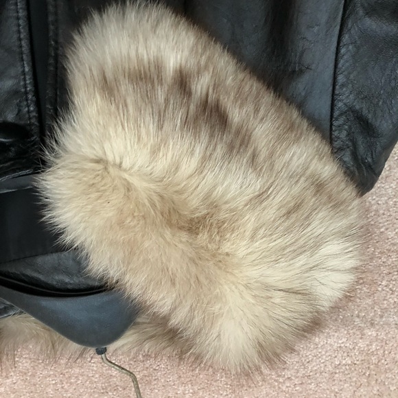 Authentic Vintage Leather TrenchCoat - Minx collar - Picture 5 of 11